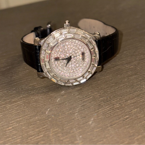 Victoria Wieck Beverly Hills Watch Womens Crystals Leather Band New Battery - Picture 6 of 6